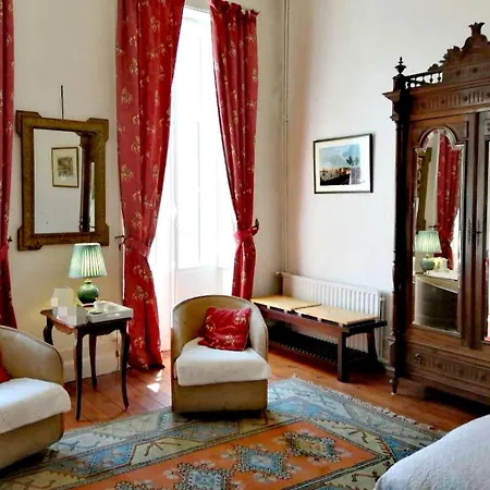 Alojamento de Acomodação e Pequeno-almoço Sequoia Garden 3*