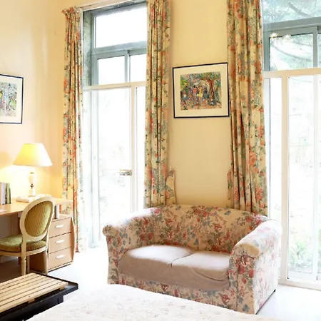 Sequoia Garden Couette-café 3*